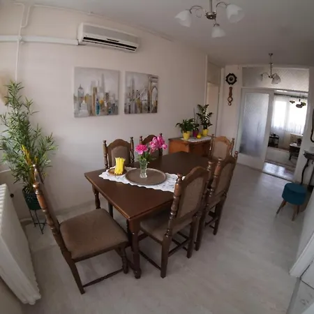 Sweet Apartment *